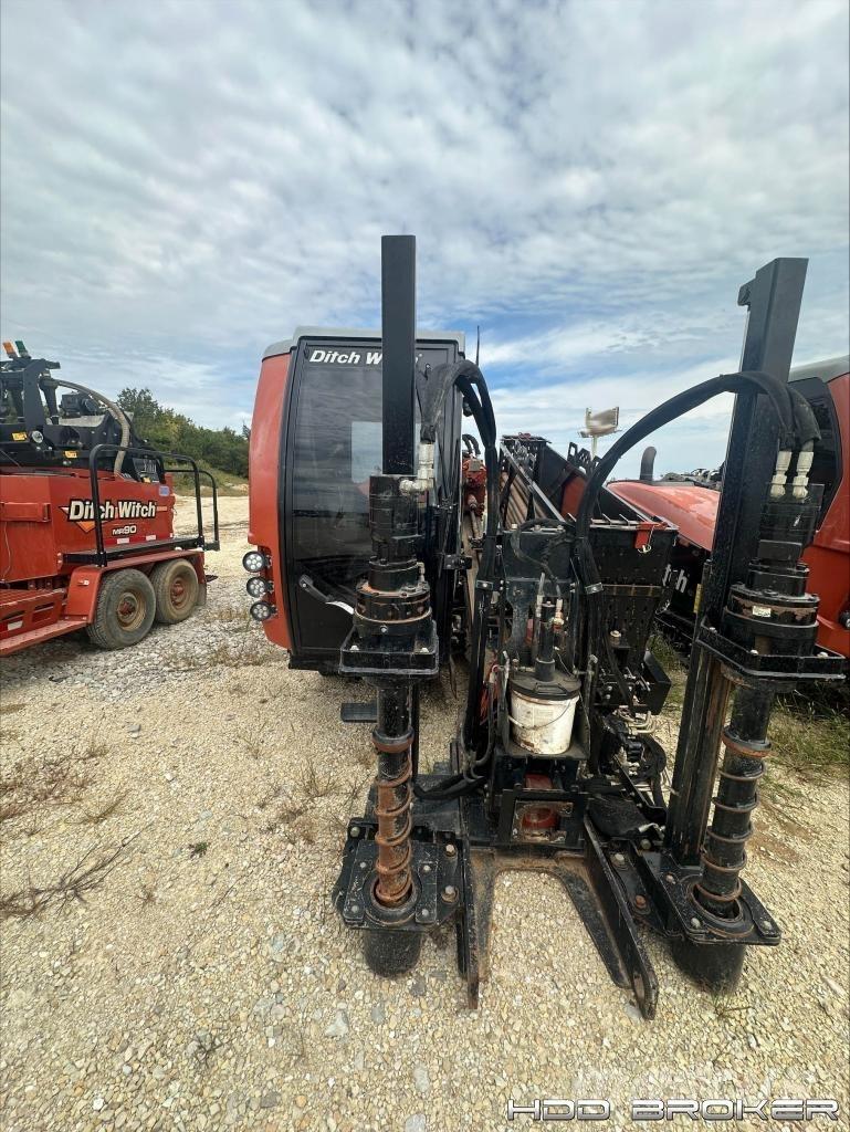Ditch Witch AT32 Horizontal drilling rigs