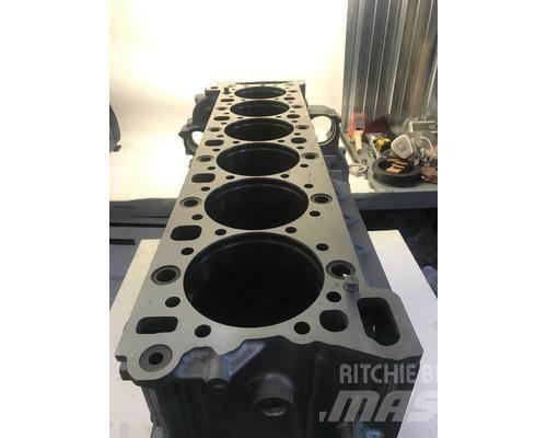 Detroit DD15 Engines