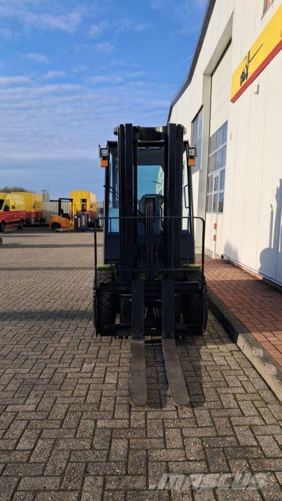 Clark S30D Diesel trucks