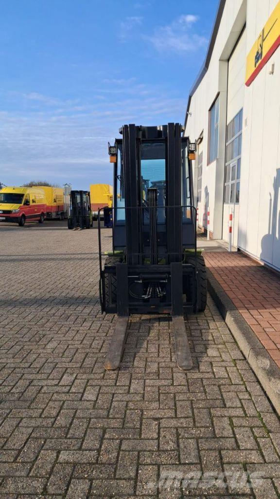 Clark S30D Diesel trucks