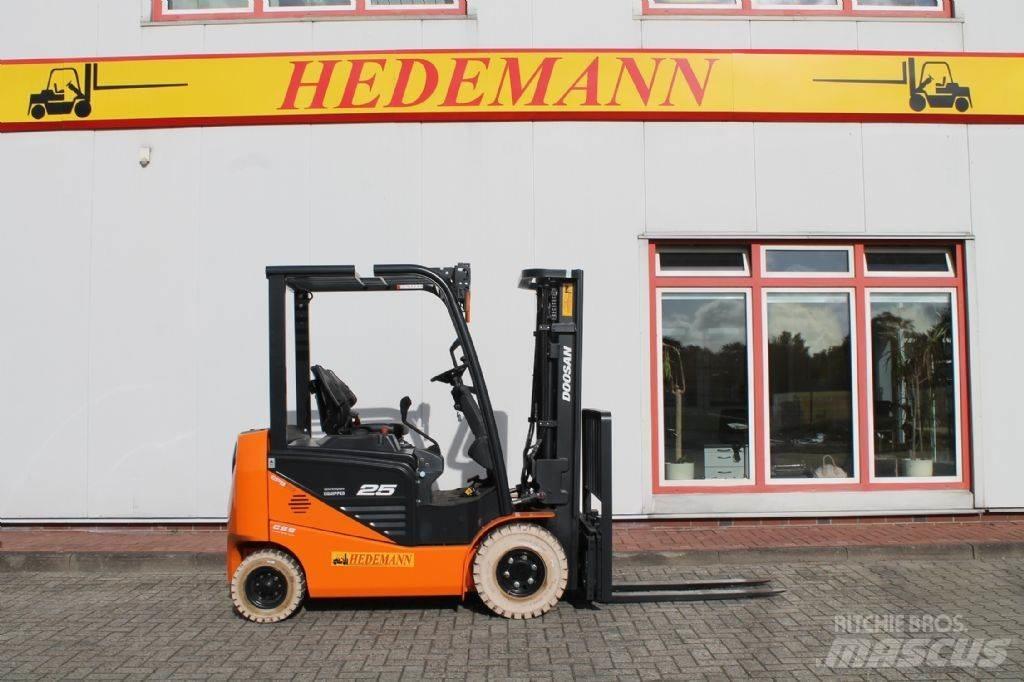 Doosan B25NS Electric forklift trucks