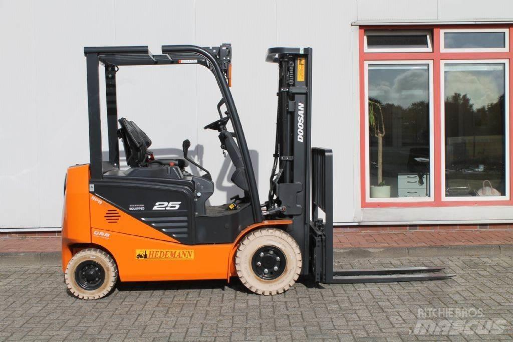 Doosan B25NS Electric forklift trucks