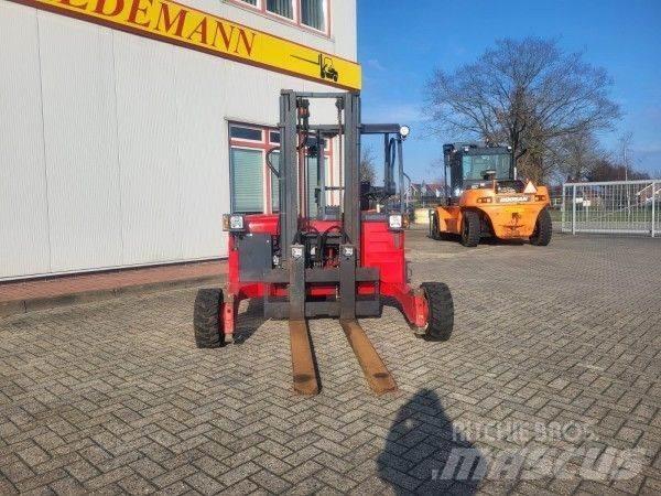 Moffett M4 25.3 Rough terrain truck