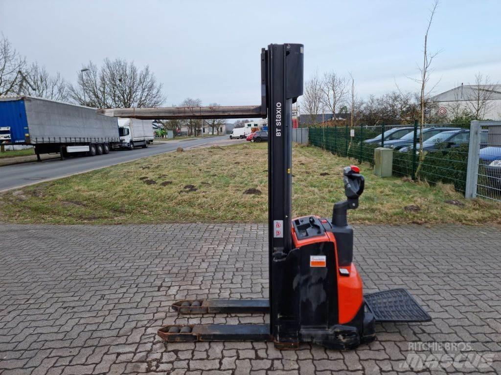BT SWE120 Pedestrian stacker