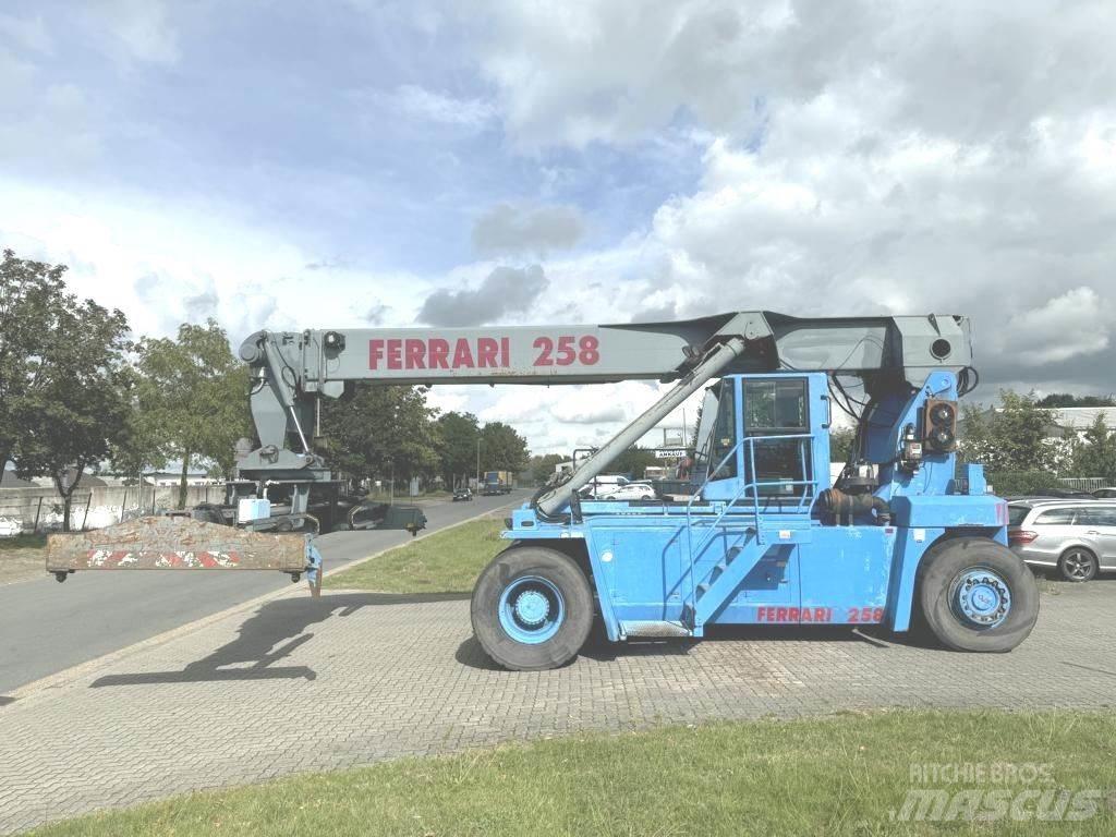 CVS Ferrari F258.6 Reach stackers
