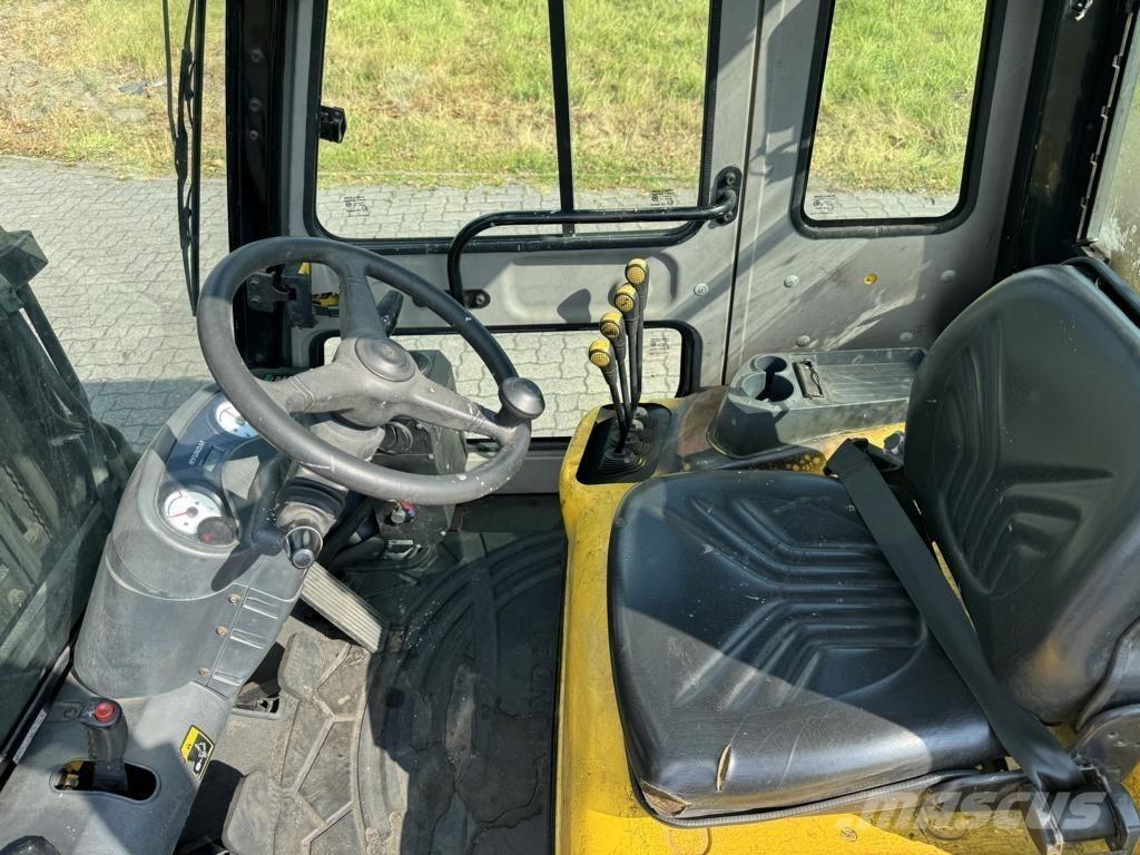 Hyundai 33D-7E Diesel trucks