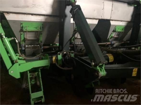 AVR 3745 Planters