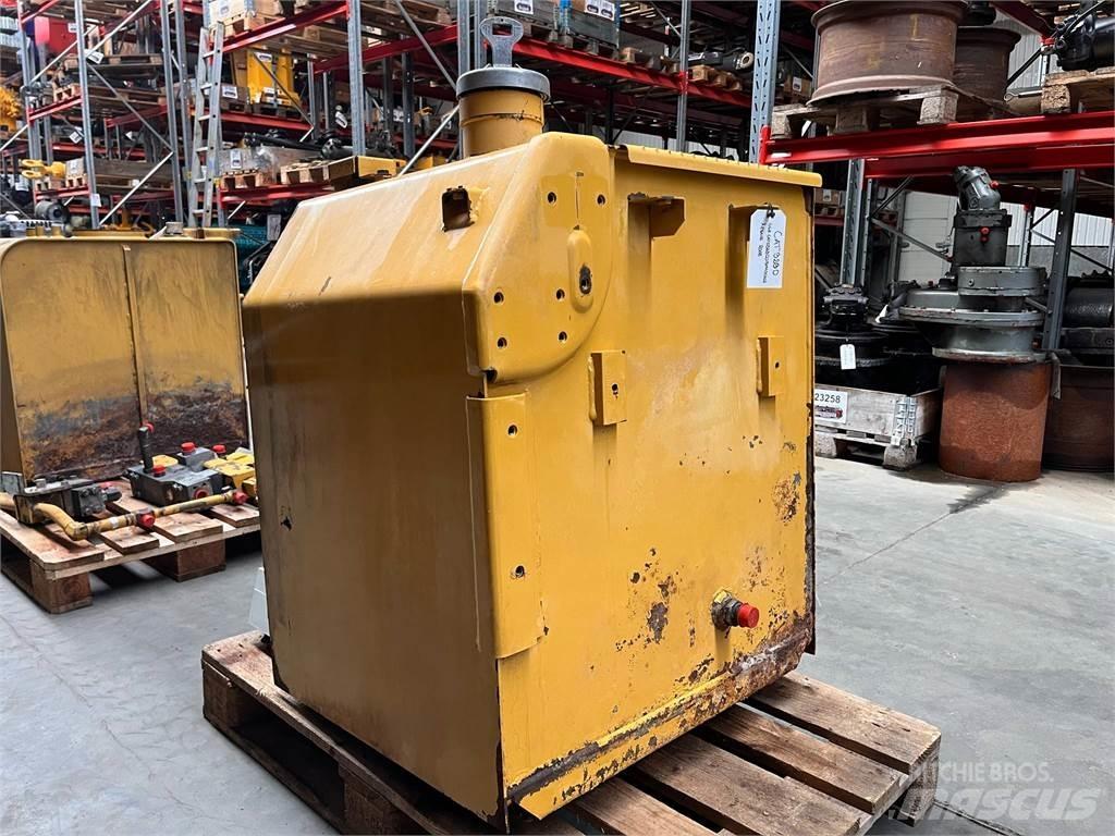 CAT 323D brændstoftank Other components
