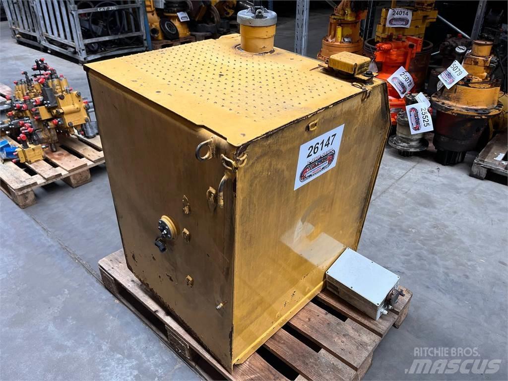 CAT 323D brændstoftank Other components