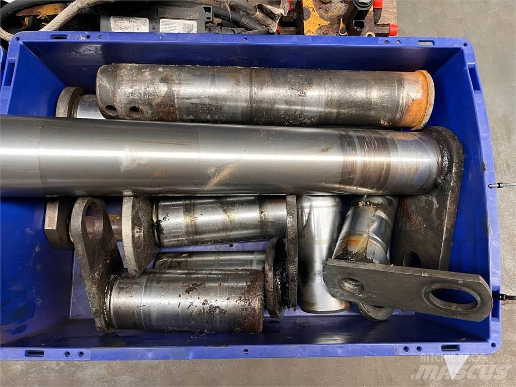 CAT 323D navler Other components