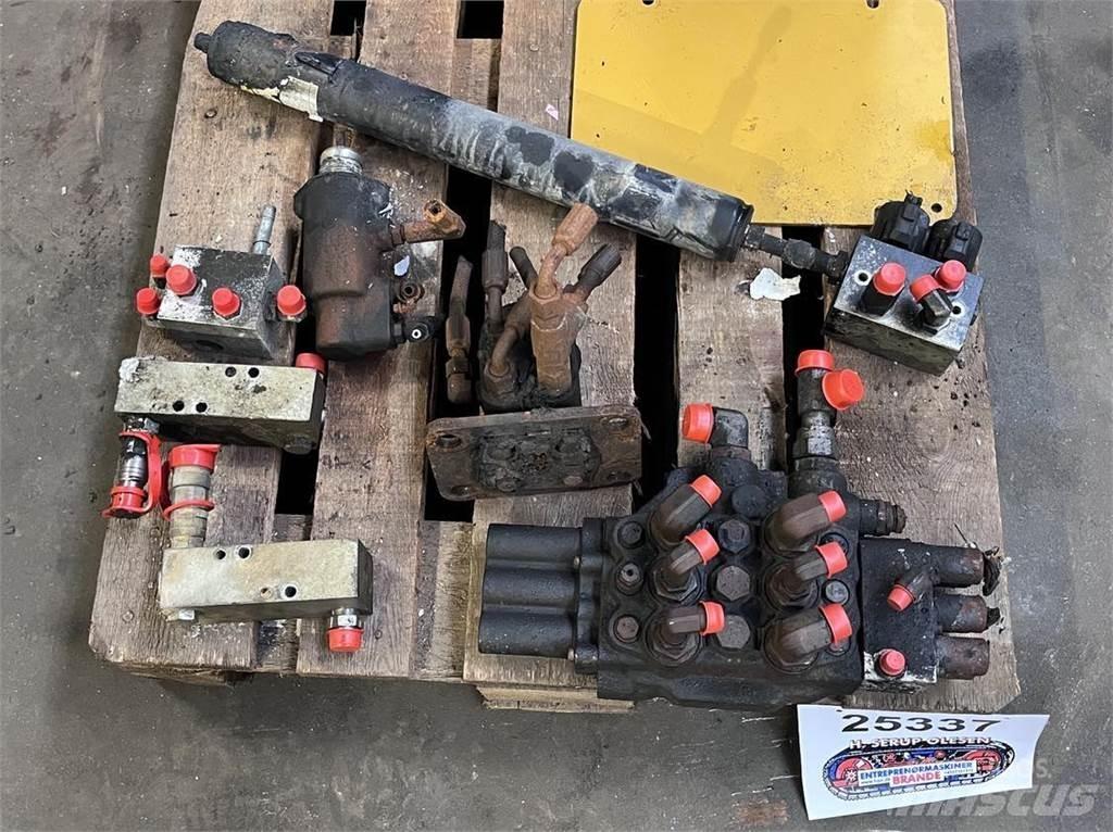 CAT 908M Diverse dele Hydraulics