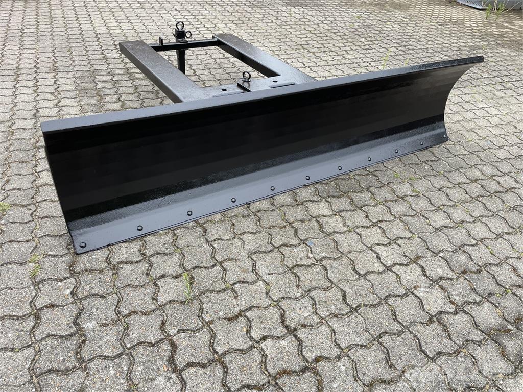  Dozerblad truck, svingbar Snow blades and plows