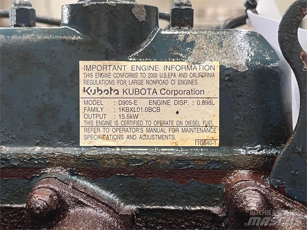 Kubota D905 motor Engines