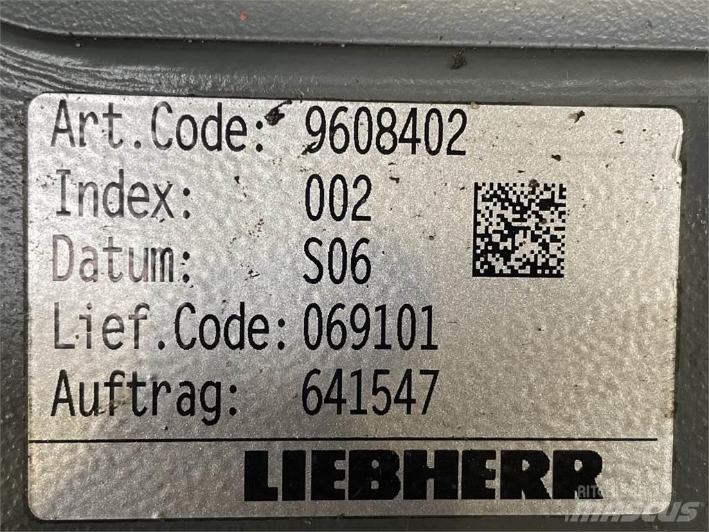 Liebherr L542 Link Arm Other components