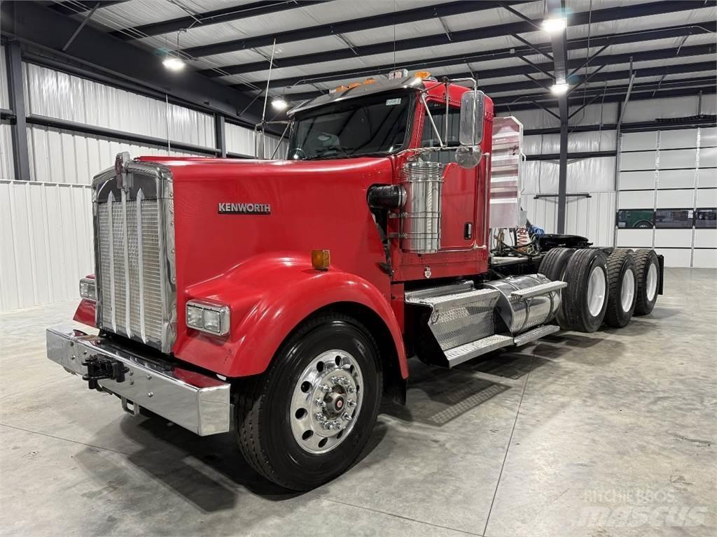 Kenworth W900L Prime Movers