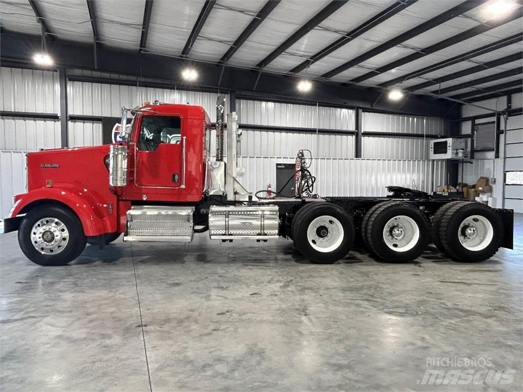 Kenworth W900L Prime Movers