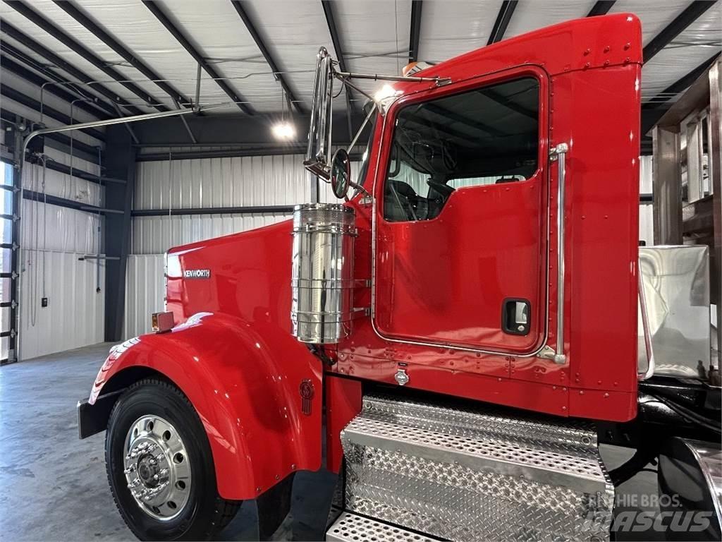 Kenworth W900L Prime Movers