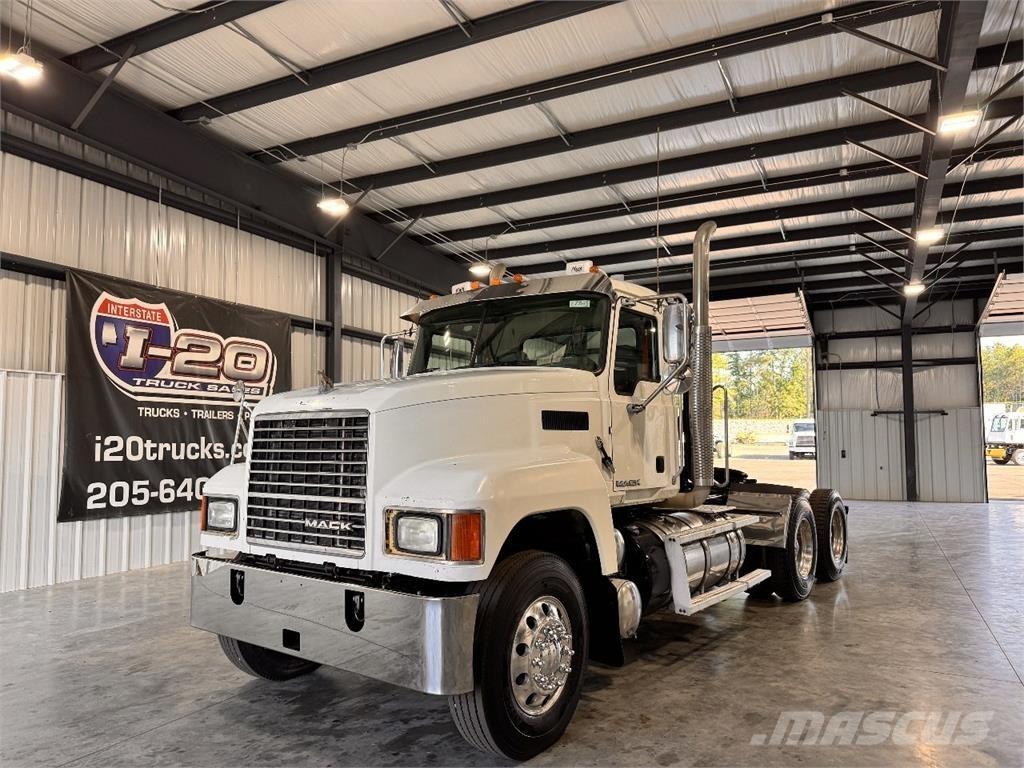 Mack CHU613 Prime Movers