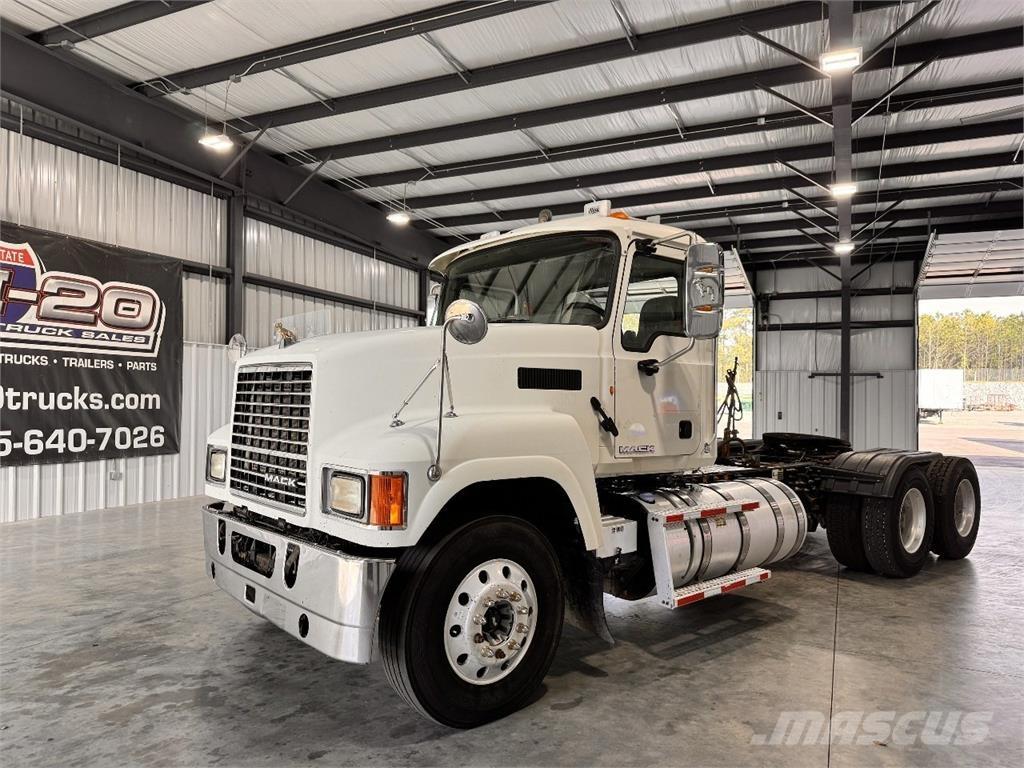 Mack CHU613 Prime Movers