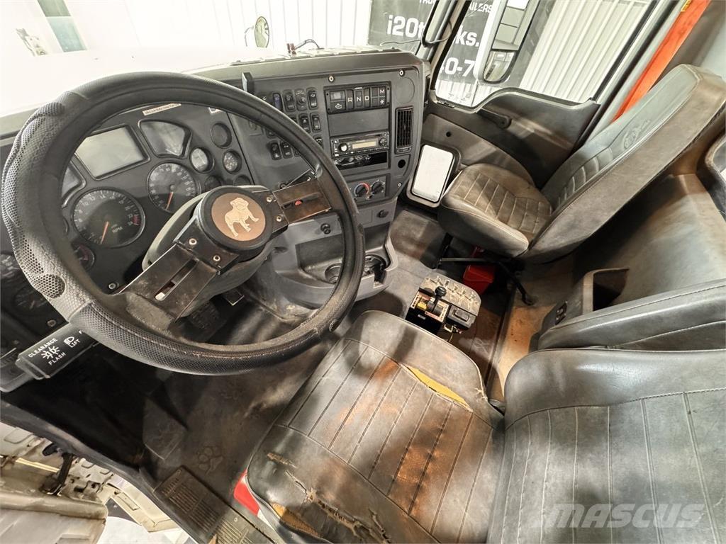 Mack CHU613 Prime Movers