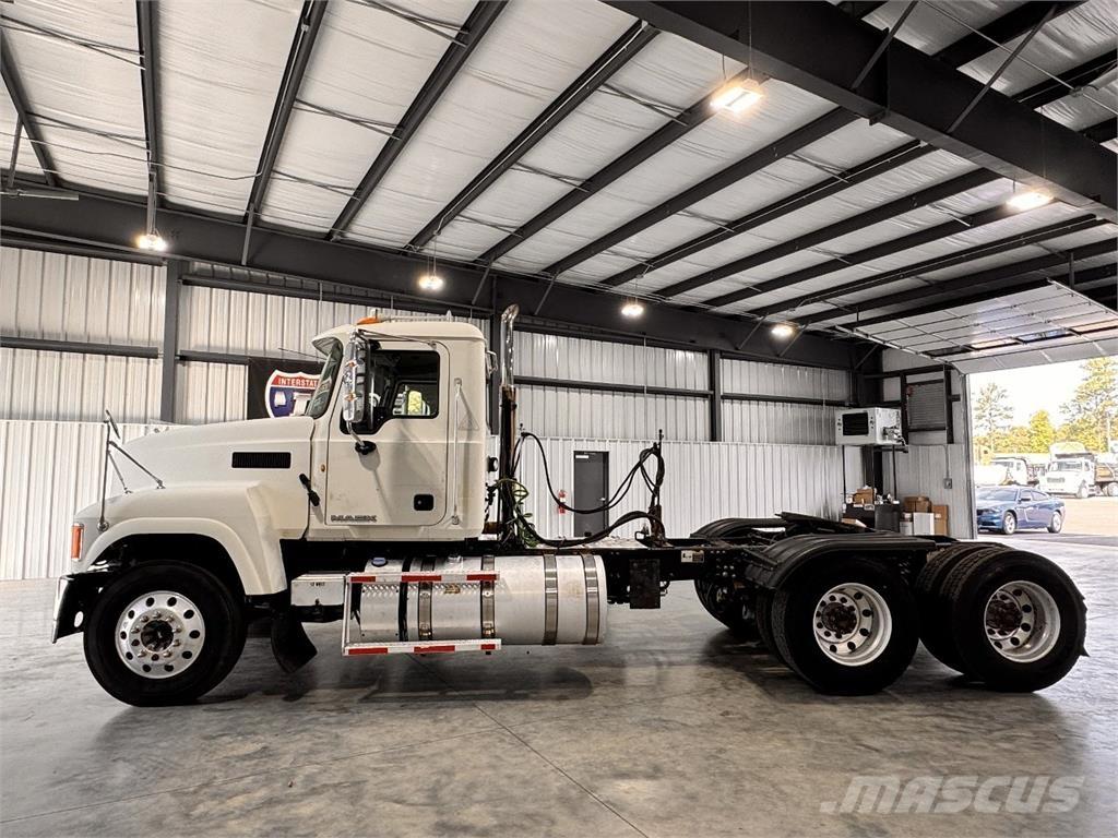 Mack CHU613 Prime Movers