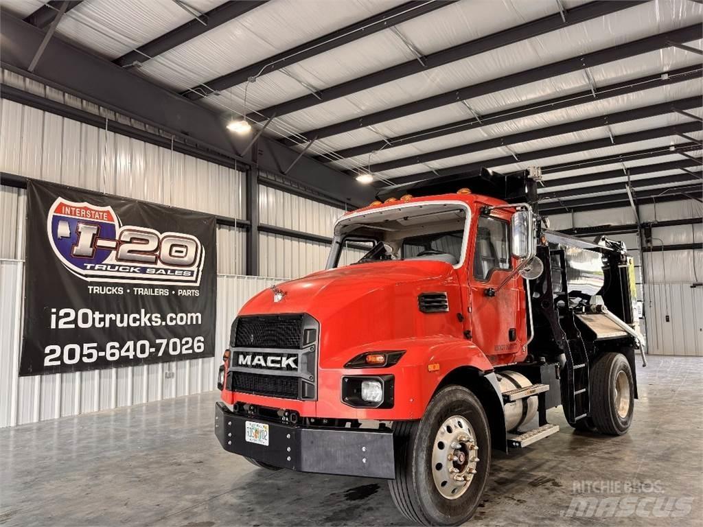Mack MD6 Tipper trucks