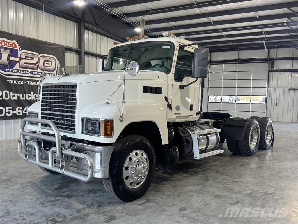 Mack Pinnacle Prime Movers
