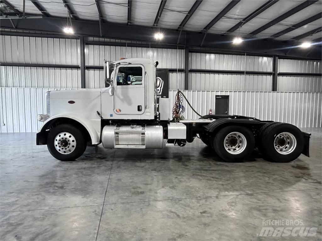 Peterbilt 389 Prime Movers