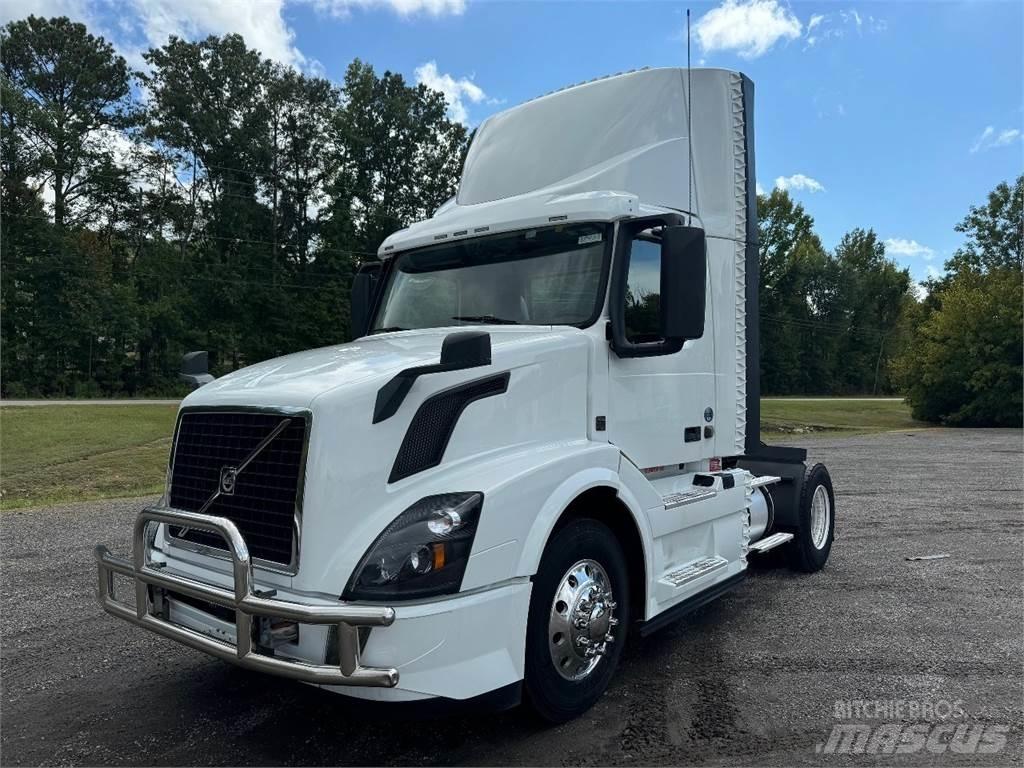 Volvo VNL42T300 Prime Movers