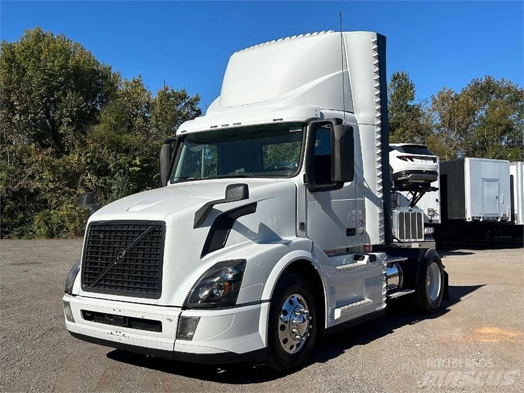 Volvo VNL42T300 Prime Movers