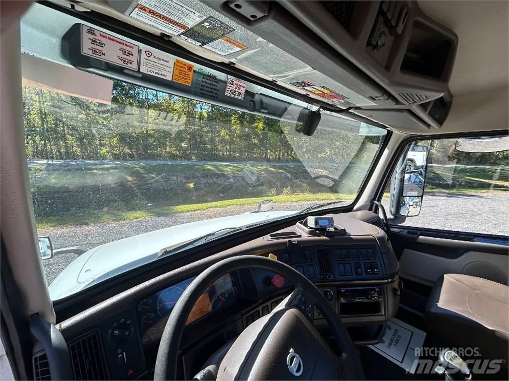 Volvo VNL42T300 Prime Movers