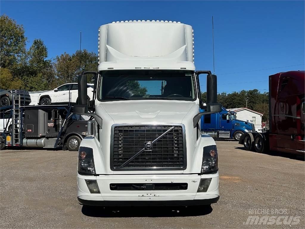 Volvo VNL42T300 Prime Movers
