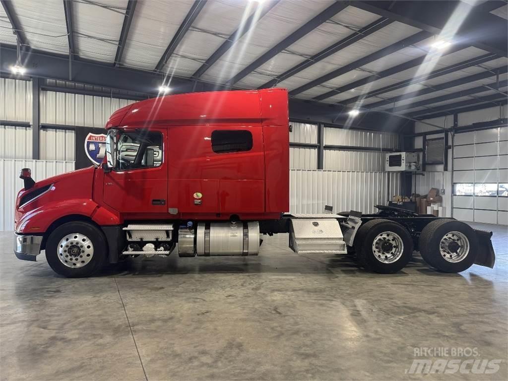 Volvo VNL64T740 Prime Movers