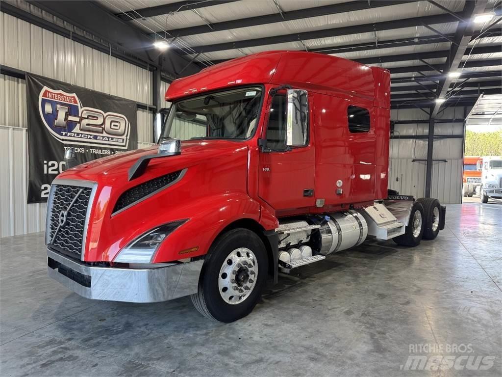 Volvo VNL64T740 Prime Movers