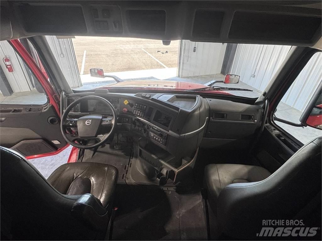 Volvo VNL64T740 Prime Movers