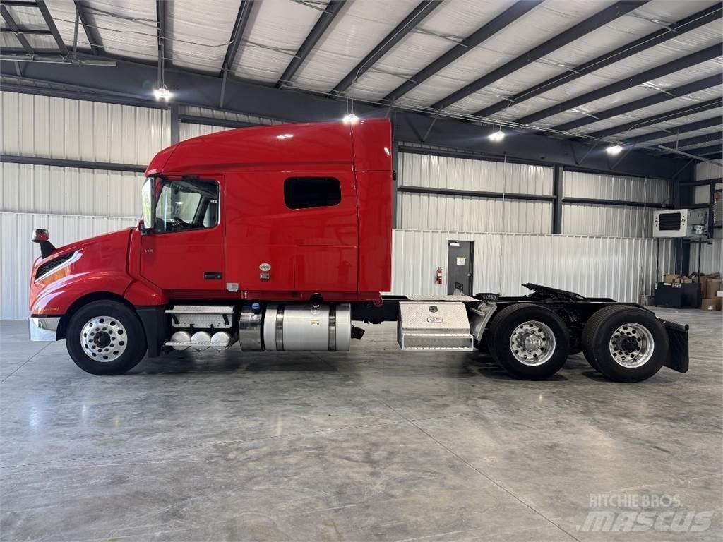 Volvo VNL64T740 Prime Movers