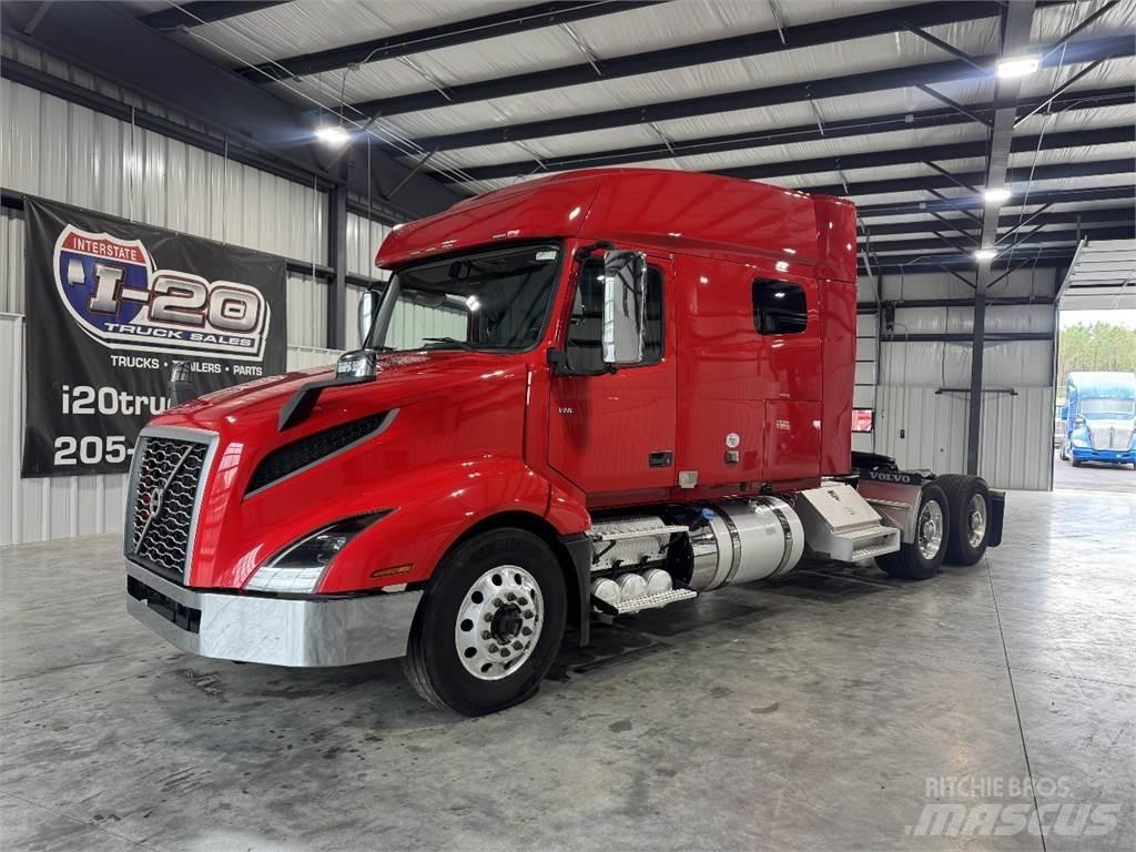 Volvo VNL64T740 Prime Movers