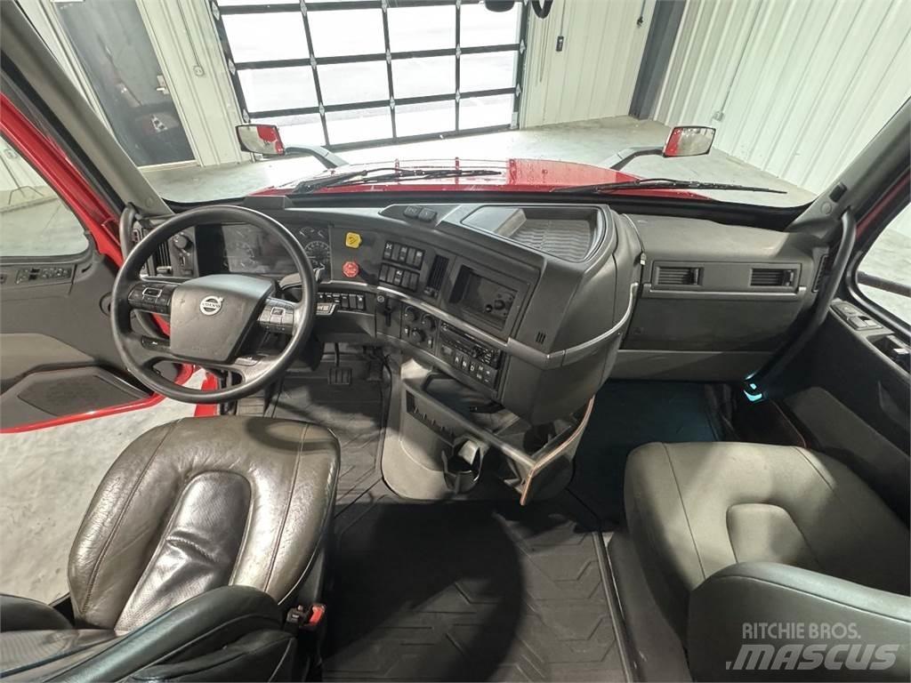 Volvo VNL64T740 Prime Movers