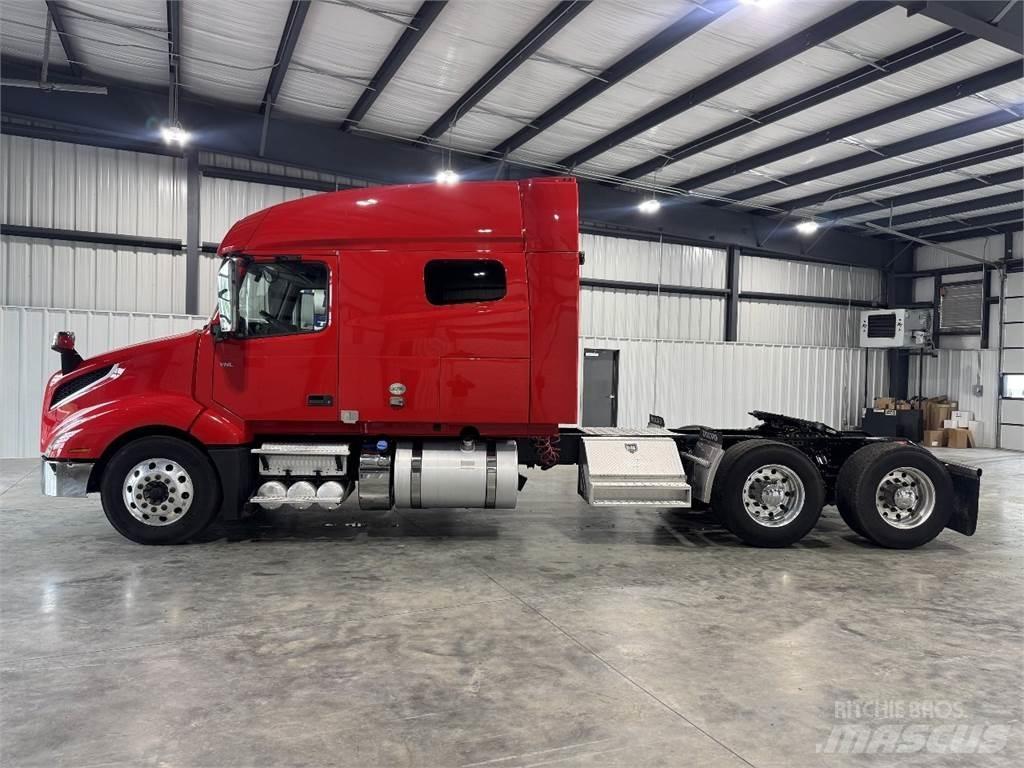 Volvo VNL64T740 Prime Movers