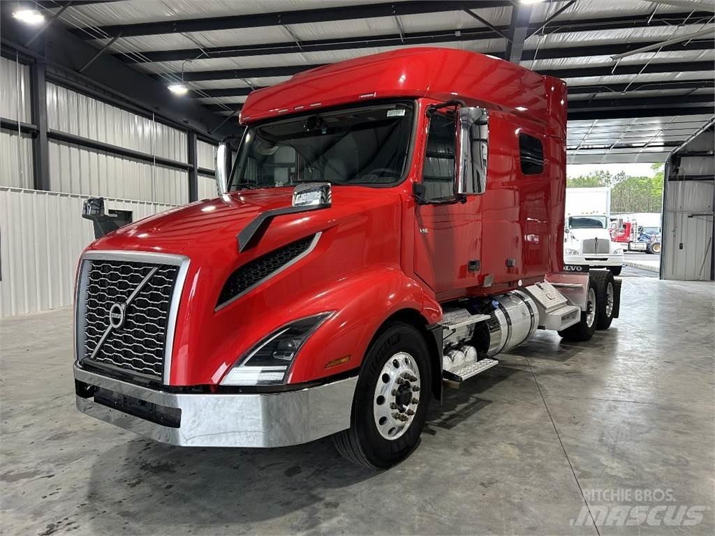 Volvo VNL64T740 Prime Movers