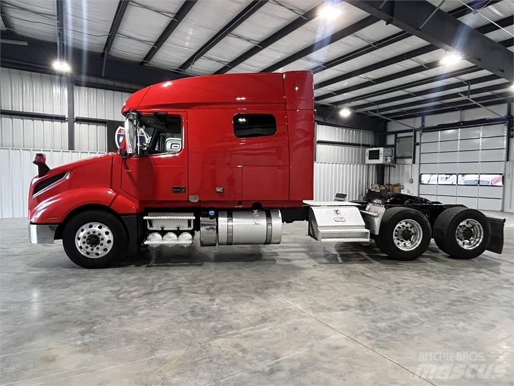 Volvo VNL64T740 Prime Movers