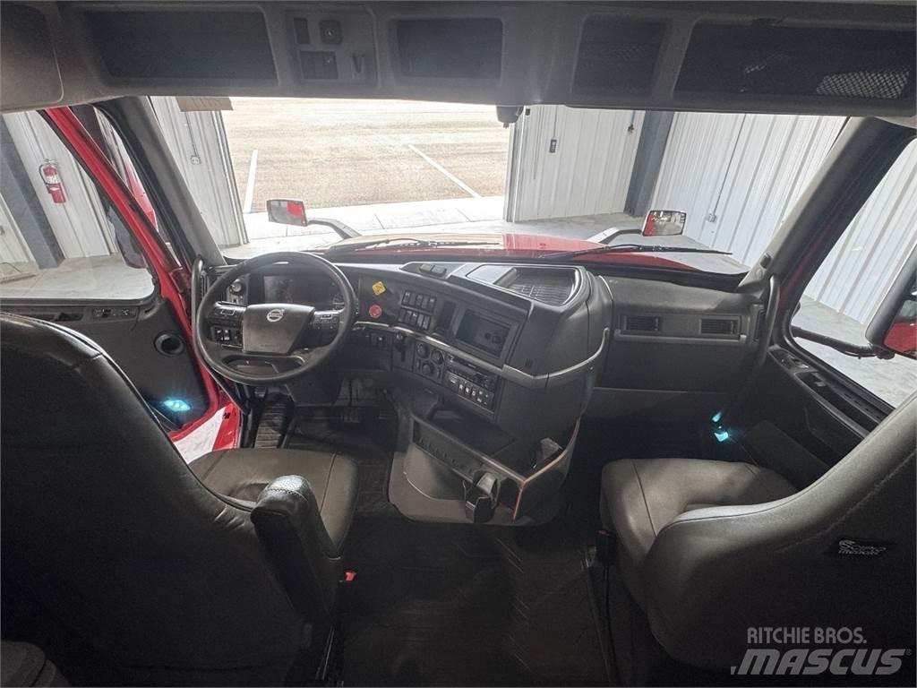 Volvo VNL64T740 Prime Movers