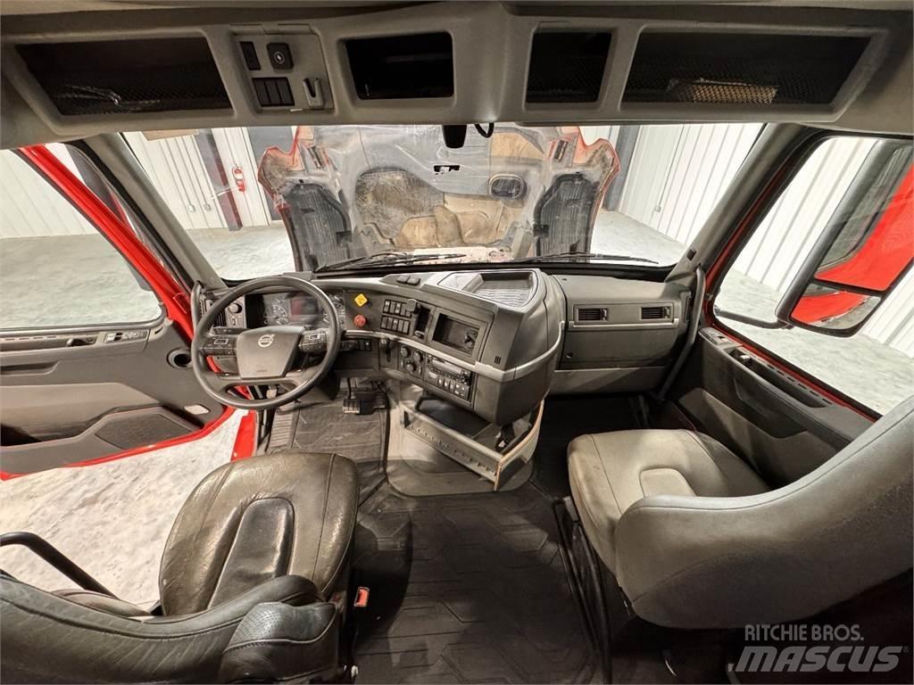Volvo VNL64T740 Prime Movers