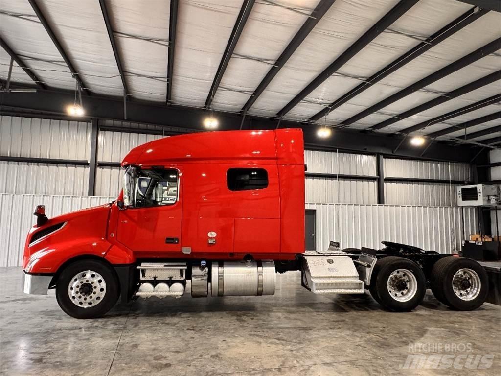 Volvo VNL64T740 Prime Movers