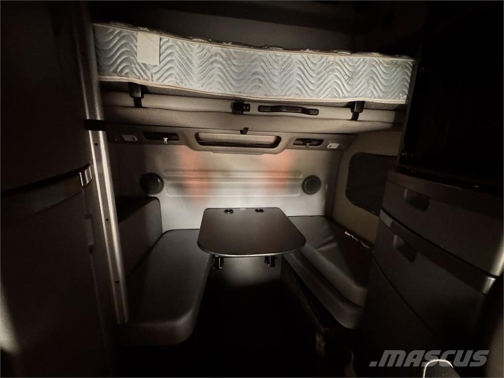 Volvo VNL860 Prime Movers