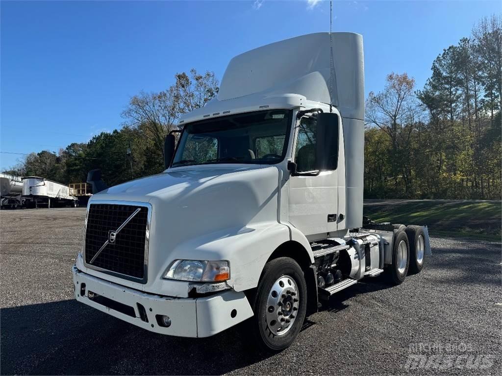 Volvo VNM64T200 Prime Movers