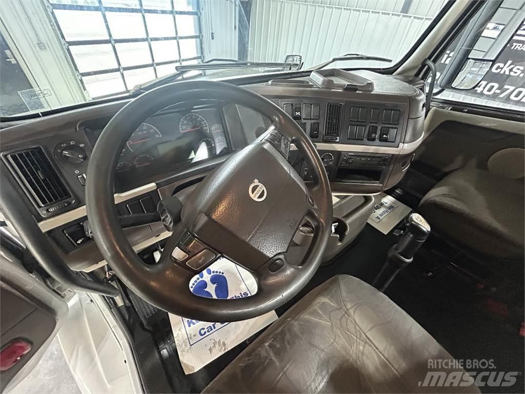 Volvo VNM64T200 Prime Movers