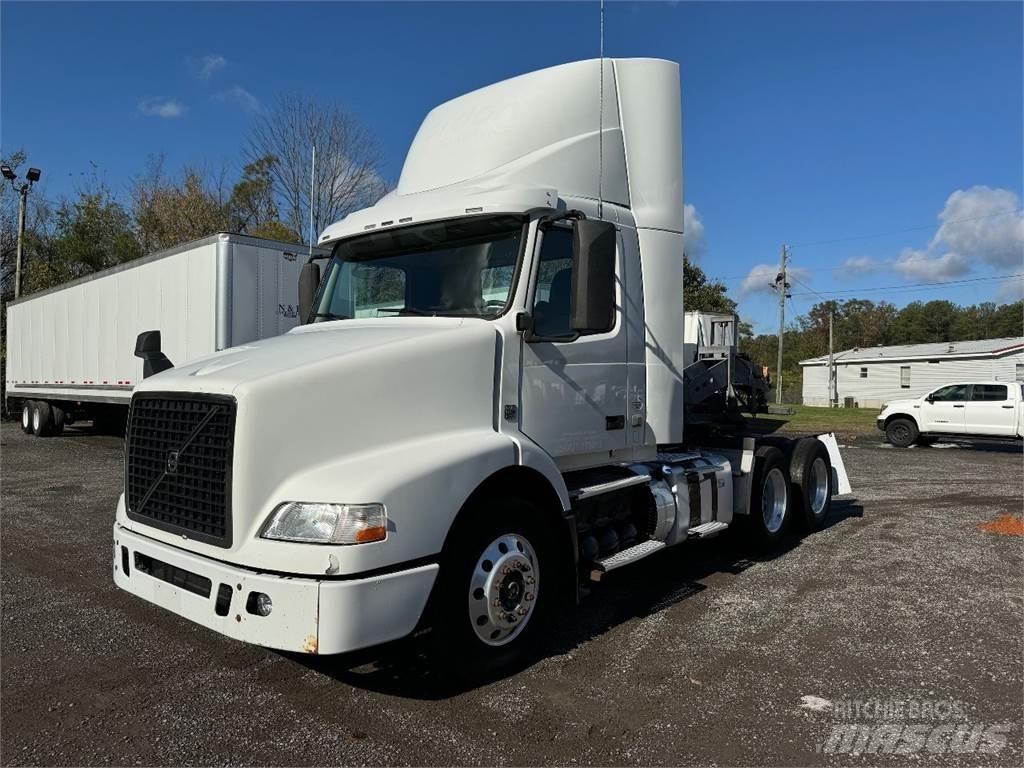 Volvo VNM64T200 Prime Movers