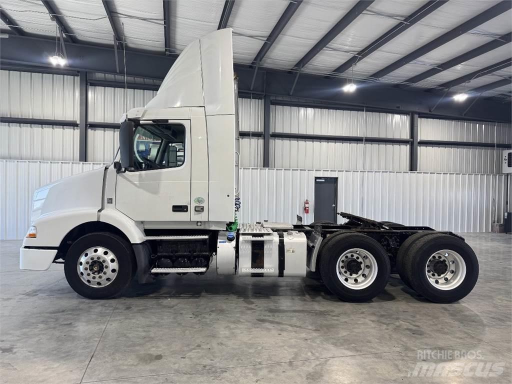 Volvo VNM64T200 Prime Movers