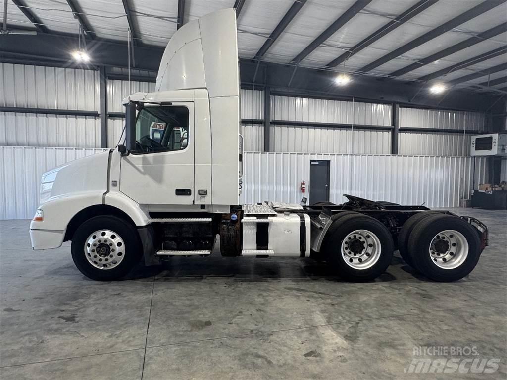 Volvo VNM64T200 Prime Movers